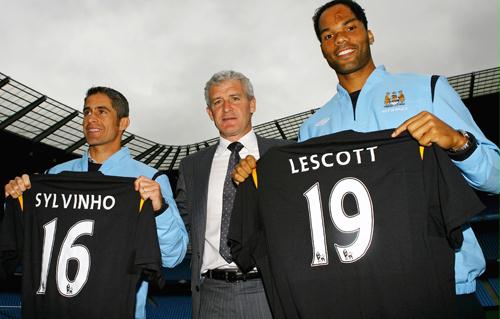 Sylvinho é apresentado oficialmente pelo Manchester City ...