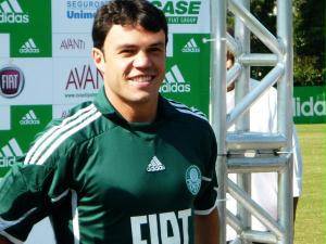 Sorridente, atacante mostrou-se feliz em estar novamente no Palmeiras