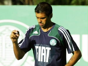 Zagueiro Danilo durante treino do Palmeiras, em 19/7/2010