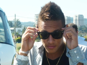 Neymar chega de helicóptero a evento em Baruei, em 19/7/2010