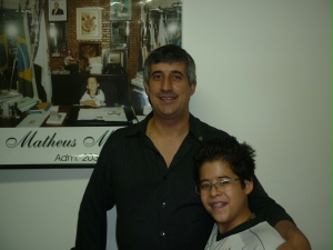 Roberto William Miguel e o pequeno Matheus. Pai e filho em campanha bem antecipada