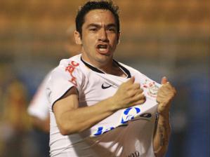 chicão marca o gol da virada para o corinthians