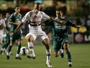 são paulo vence o goiás e entra no g-4 brasileirão