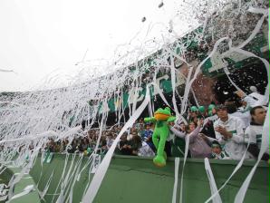 Torcida do Coritiba lota o Couto Pereira contra a Portuguesa, na volta ao estádio pela segunda di...