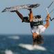 Tom Hebert faz manobra em competição de kitesurfe em Gold Coast, na Austrália